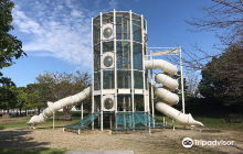 Wa to Hagemi Statues of Women