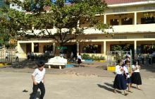 Phsar Doeum Thkov High School