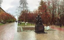 Monument to Valentin Pikul