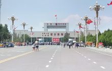 霍尔果斯国门景区