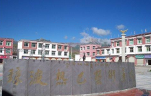 琼波热巴艺术广场