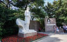 尊师重教纪念碑
