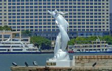 中华白海豚雕像